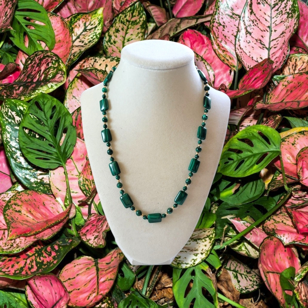 EUC Elegant Estate 80s Vintage Genuine Green Malachite Beaded Necklace